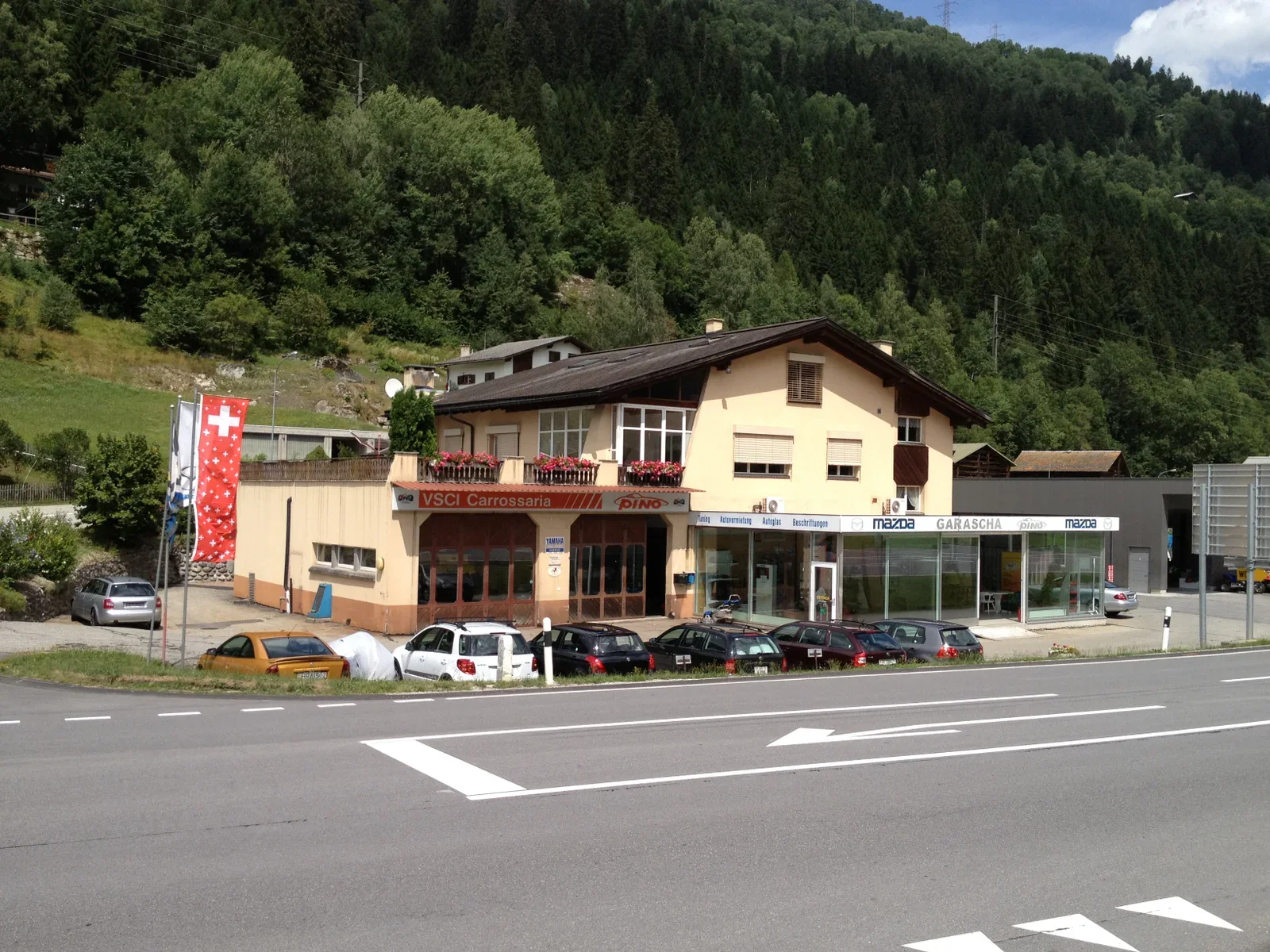 Garage Carrosserie Autospritzwerk Pino AG in Tavanasa – Einblick 3