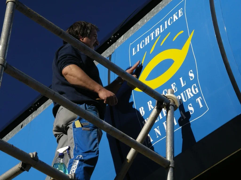 Garage Carrosserie Autospritzwerk Pino AG in Tavanasa – Einblick 4