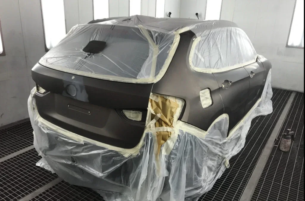 Garage Carrosserie Autospritzwerk Pino AG in Tavanasa – Einblick 14