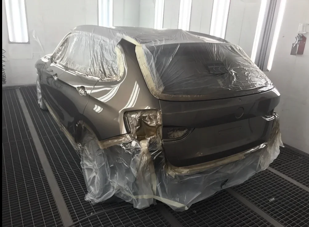 Garage Carrosserie Autospritzwerk Pino AG in Tavanasa – Einblick 15