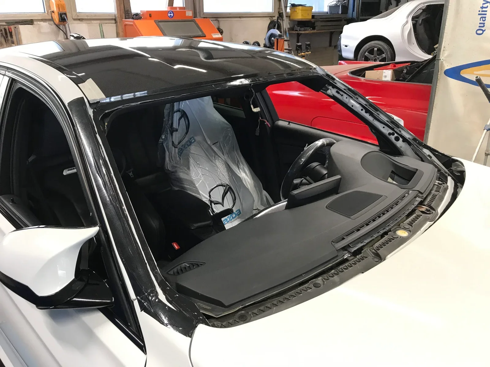 Garage Carrosserie Autospritzwerk Pino AG in Tavanasa – Einblick 18
