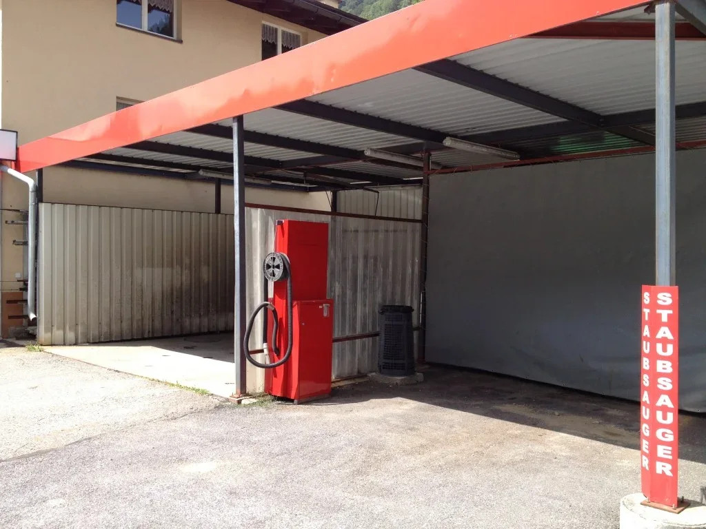 Garage Carrosserie Autospritzwerk Pino AG in Tavanasa – Einblick 17